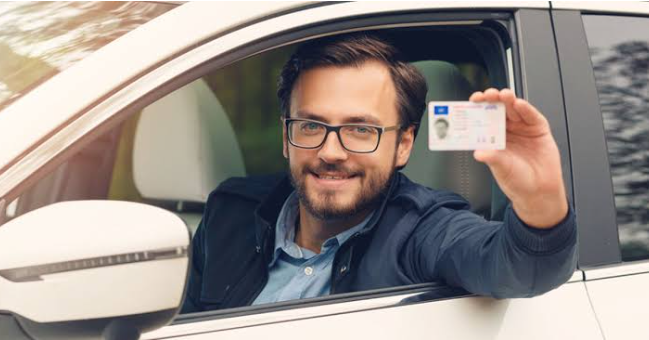 تكلفة استخراج رخصة قيادة في الإمارات