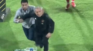 بعد الخروج من دوري أبطال أفريقيا.. جماهير الأهلي تقذف كولر بالزجاجات