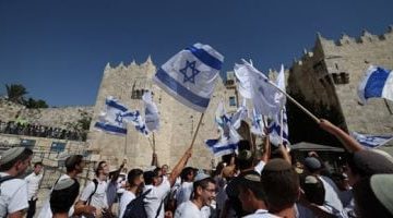 إعلام فلسطيني: 15 ألف مستوطن يقتحمون بلدة كفل حارس في الضفة الغربية