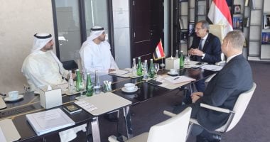 وزير الاتصالات يعقد مباحثات للتعاون فى التعهيد والتصنيع المحلى للهواتف