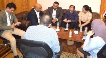 غرفة تجارة القاهرة تعرض الفرص الاستثمارية المتاحة على وفد من فيتنام