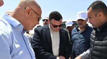 وزير الإسكان يتفقد أعمال رفع كفاءة طريق الازدواج وإنشاء سور منطقة الشانزلزية