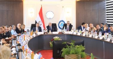 وزير التعليم العالي يوجه باستعداد الجامعات والمعاهد لامتحانات التيرم الثانى