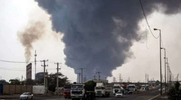 دماء في الميناء وحريق لم يخمد بعد.. هل يكون انفجار بندر عباس حادثاً أم ضربة جديدة في حرب خفية؟