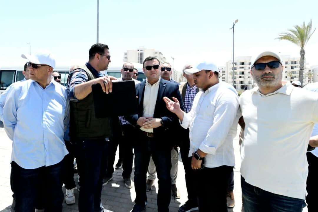 وزير الإسكان يتفقد مشروعات بالعلمين الجديدة ويوجه باستكمال أعمال المسطحات الخضراء