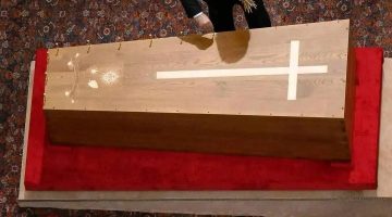 كواليس مراسم إغلاق نعش الراحل البابا فرنسيس في الفاتيكان