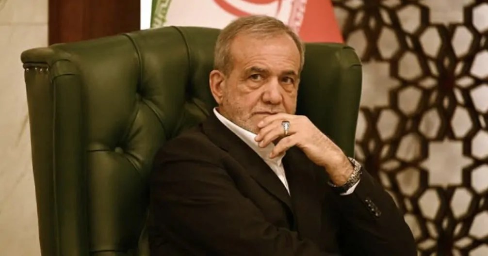 نائب الرئيس الإيراني يتصدر المشهد بعد انفجار بندر عباس.. لماذا لم يظهر الرئيس؟