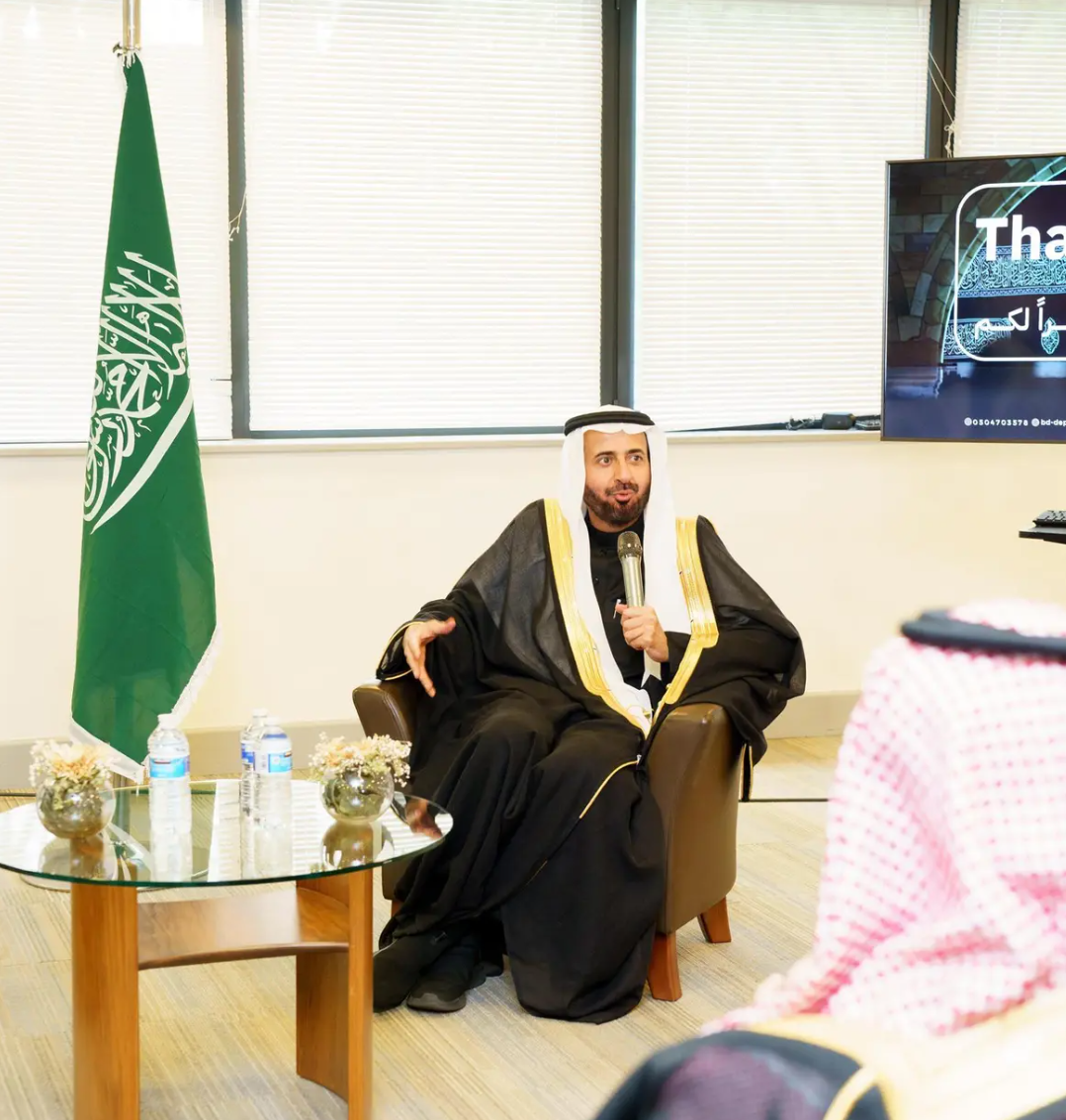 في لقاء مع الطلبة في لندن.. وزير الحج والعمرة يؤكد تمكين المبتعثين لخدمة الحرمين