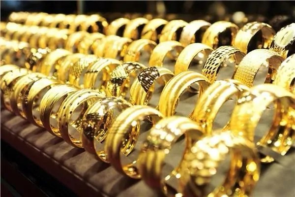سعر الذهب عيار 22 في السعودية يرتفع اليوم.. والمستهلك في حيرة