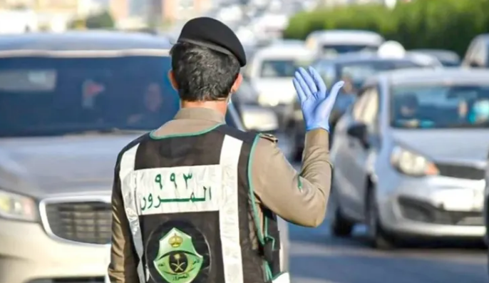 المرور تحث السائقين على اتباع خطوات السلامة عند الدخول من طريق فرعي إلى رئيسي