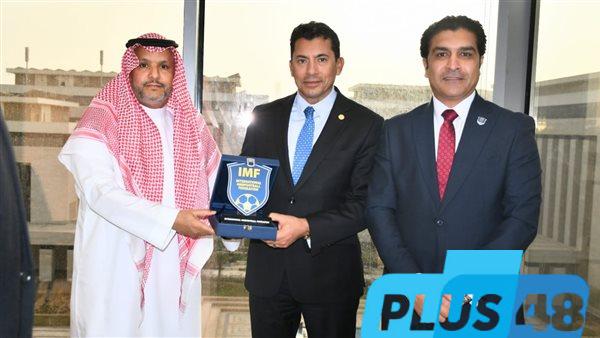 وزير الرياضة يستقبل رئيس الاتحاد الدولي للميني فوتبول