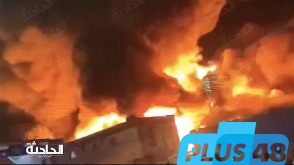 حريق المدينة الصناعية ببلطيم.. ألسنة اللهب تلتهم المراتب والإسفنج والحماية المدنية تكافح|صور