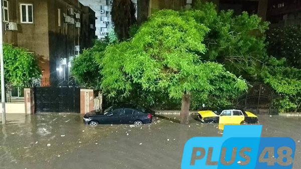 حدث في الإسكندرية ليلًا.. صواعق وثلوج وعواصف هل تنذر بتسونامي جديد؟