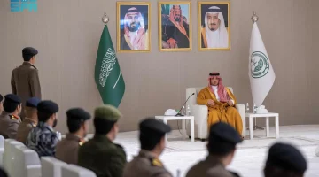 وزير الداخلية يلتقي القيادات الأمنية في منطقة #مكة_المكرمة