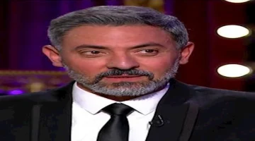 فتحي عبدالوهاب يمازح ابنه: “أخذ التيشيرت والحذاء الخاصين بي”