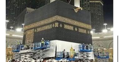 استعدادًا لموسم الحج.. رفع كسوة الكعبة “صور”