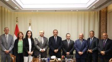 وزير قطاع الأعمال العام يلتقي وفد “بريتش بتروليوم” لمتابعة خطوات إعادة تشغيل مصنع الأنود