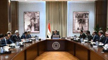 رئيس الوزراء يلتقى وفدا من جامعة أكسفورد