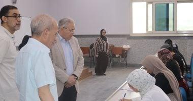 نائب رئيس جامعة حلوان وأمين عام الجامعة الأهلية يتابعان سير اختبارات نهاية العام