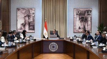 رئيس الوزراء يتابع موقف توافُر السلع الاستراتيجية والمخزون منها