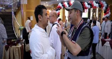 توافد حجاج بعثة حج القرعة من المدينة المنورة إلى مكة المكرمة.. صور
