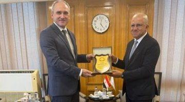 اتحاد الصناعات يبحث مع سفير بيلاروسيا التعاون بالصناعات الثقيلة والدوائية