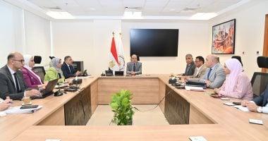 وزير الرى يبحث نتائج الدراسة البحثية “لتحديد مواقع الآبار الجوفية المخالفة”