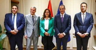الاتصالات: اتفاق لتوفير الأجهزة التكنولوجية لتشغيل المجمعات الحكومية بقرى حياة كريمة