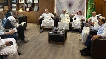 “السياحة” تجتمع مع شركات الطوافة لبحث الاستعدادات لتصعيد الحجاج المصريين