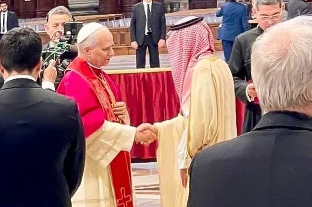 الوزير “الجبير” يشارك في مراسم تنصيب #بابا_الفاتيكان الجديد