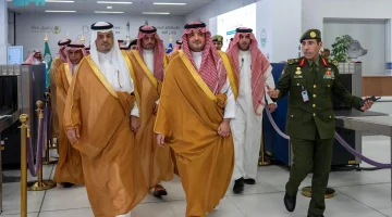الأمير عبدالعزيز بن سعود يزور صالة مبادرة طريق مكة في مطار الملك عبدالعزيز الدولي بـ #جدة