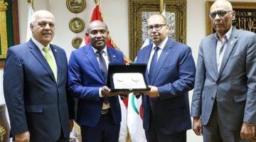 ياسر إدريس يستقبل وزير خارجية جزر القمر لبحث سبل التعاون