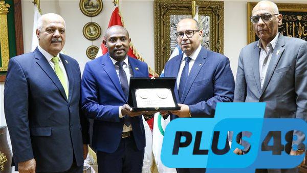 ياسر إدريس يستقبل وزير خارجية جزر القمر لبحث سبل التعاون