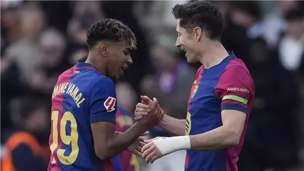 ليفاندوفسكي يعود للتشكيل المتوقع لبرشلونة أمام إسبانيول