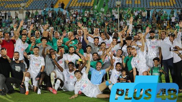 بالصور.. لاعبو المصري يحتفلون مع الجماهير بالتأهل للمربع الذهبي في الدوري
