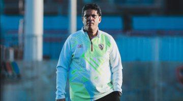 الرمادي يعقد جلسة مع اللاعبين قبل مباراة فاركو