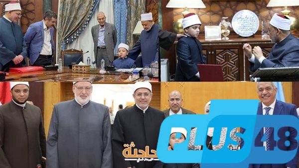 أجلسه على كرسي شيخ الأزهر.. وصية ووعد الإمام الطيب لوالد الطفل أنس حافظ القرآن والمتون (فيديو)