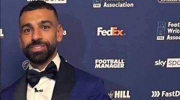 شاهد.. محمد صلاح يتسلم جائزة أفضل لاعب في إنجلترا من رابطة الكتاب