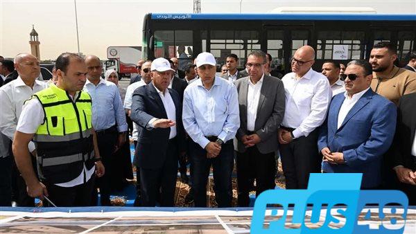 رئيس الوزراء يتفقد المرحلة الأولى من التشغيل التجريبى لمشروع الأتوبيس الترددي