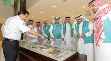 وزير النقل والخدمات اللوجستية يزور المركز الإعلامي بمجمع صالات الحج والعمرة استعدادًا لانطلاق أعماله
