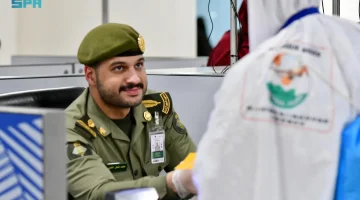 جوازات مطار الأمير محمد بن عبدالعزيز بـ #المدينة_المنورة تستقبل أولى رحلات ضيوف الرحمن القادمين من #النيجر لأداء فريضة الحج لهذا العام 1446هـ