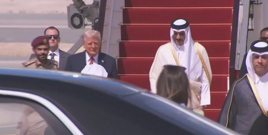 بعد وصول ترامب الدوحة.. التليفزيون القطري يتحدث عن توقيع اتفاقيات دفاعية مع أمريكا