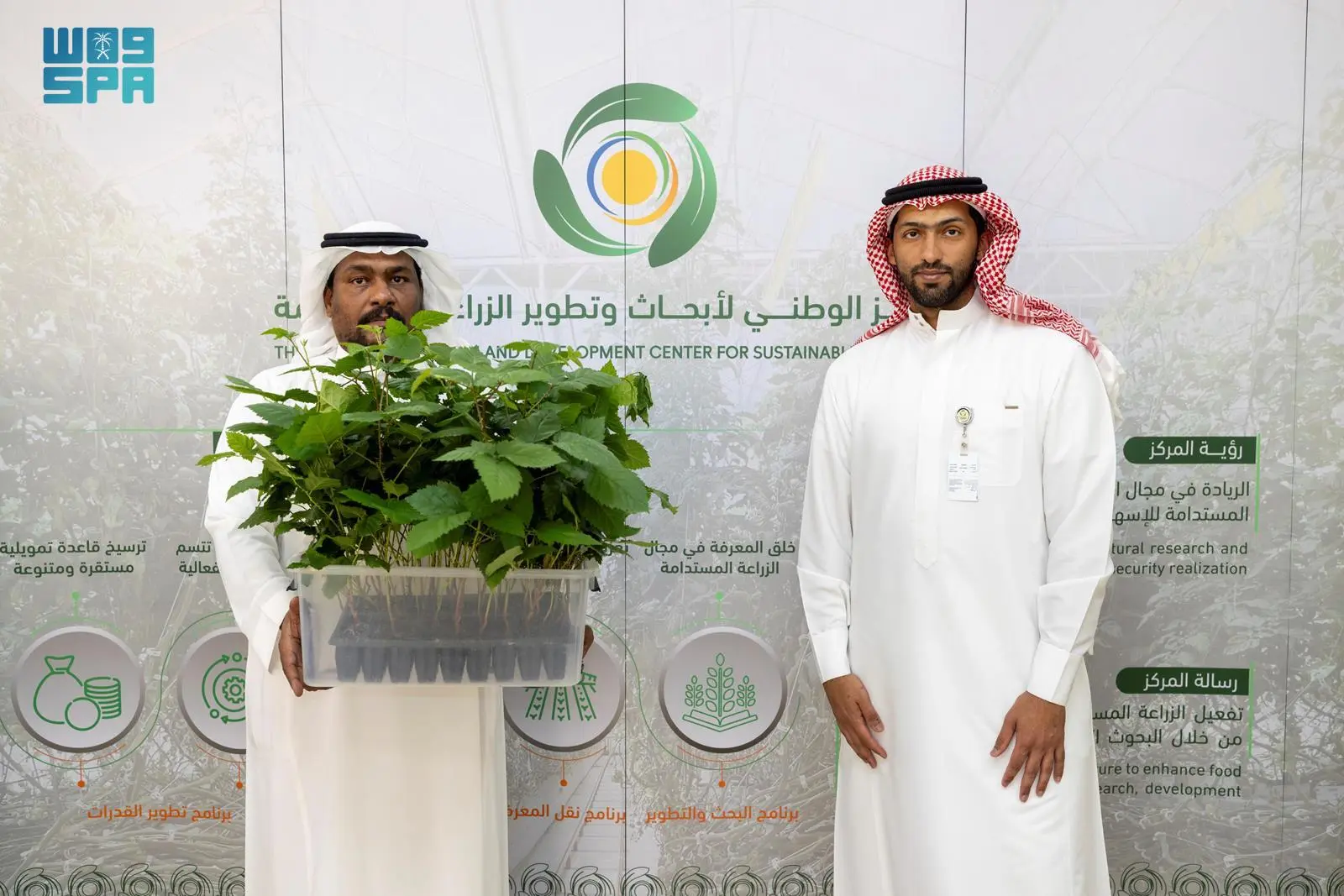 “استدامة” توزّع أكثر من 20 ألف شتلة توت أسود وورد طائفي على مزارعي #الباحة