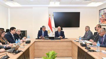 وزير السياحة والري يناقشان خطوات تسهيل إجراءات إصدار التراخيص على النيل