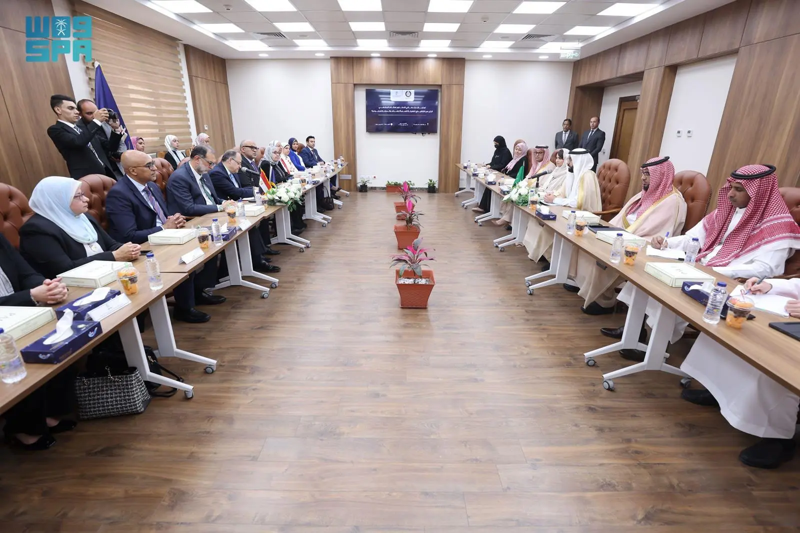 رئيس “الغذاء والدواء” يبحث في القاهرة سبل التعاون مع الجهات الرقابية المصرية في مجالي الغذاء والدواء