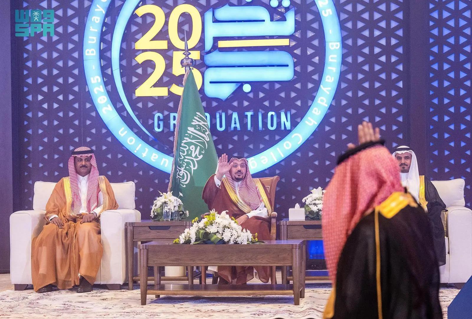 أمير منطقة القصيم يرعى حفل تخريج طلبة كليات بريدة الأهلية لعام 2025