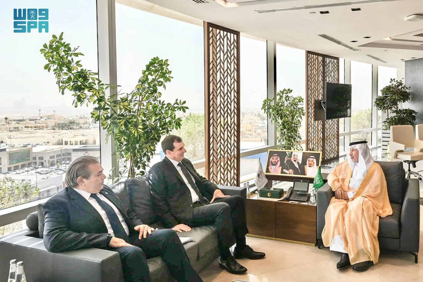 المشرف العام على مركز الملك سلمان للإغاثة يلتقي وكيل الأمين العام للأمم المتحدة لشؤون السلامة والأمن