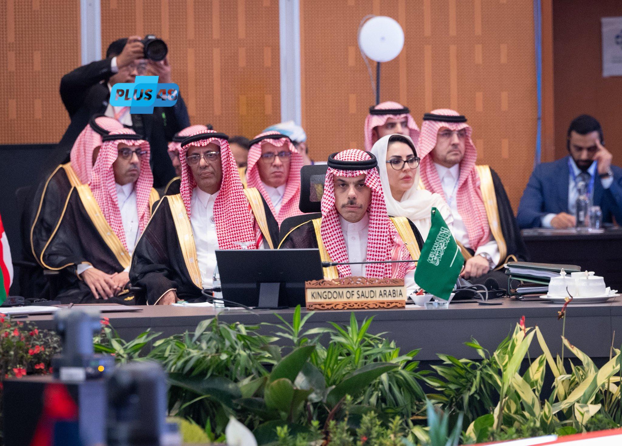 نيابةً عن سمو ولي العهد.. وزير الخارجية يشارك في #قمة_دول_مجلس_التعاون_ورابطة_الآسيان