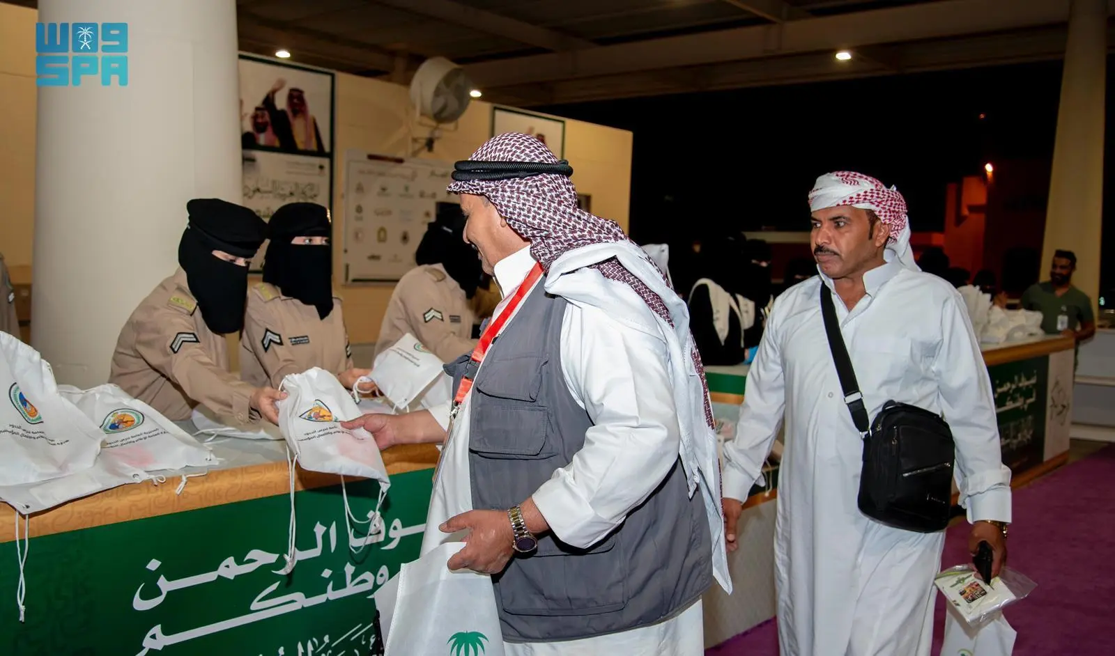 حرس الحدود يواصل جهوده في استقبال الحجاج القادمين من الأردن عبر منفذ حالة عمار