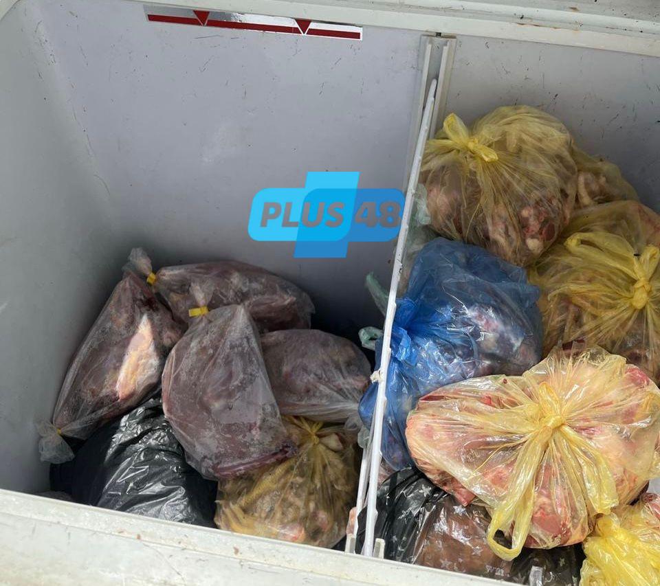 إغلاق موقع مخالف يُمارس الذبح العشوائي للدواجن في #جدة